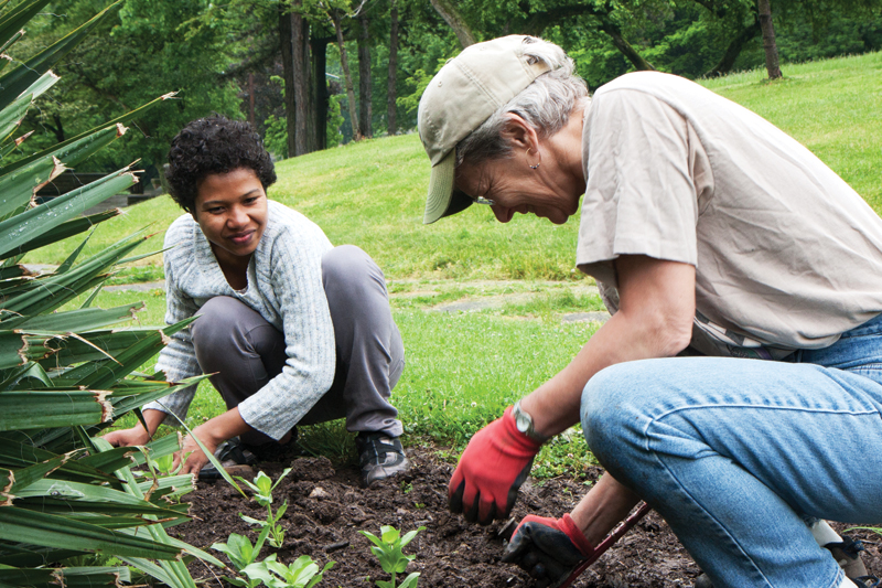 FoRP_RiverviewPark_KeepingParkBeautiful_800x533